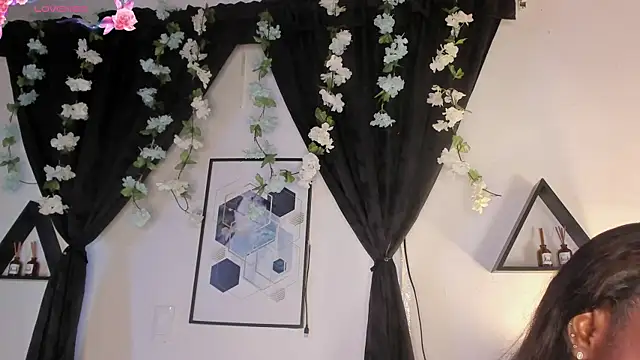 Snapshot of Khenta_Michells chatting on May 12, 10:56 am Khenta Michells online show from May 12, 10:56 am