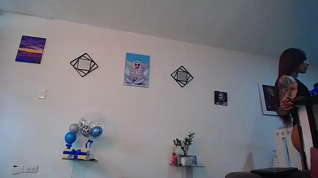 Snapshot of vixenxqueens chatting on September 12, 8:31 pm vixenxqueens online show from September 12, 8:31 pm