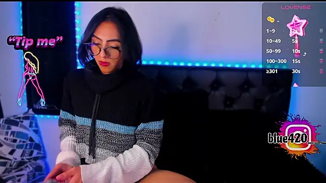 Snapshot of Skyler__blue4 chatting on December 6, 11:03 pm Skyler  blue4 online show from December 6, 11:03 pm