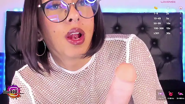 Snapshot of Skyler__blue4 chatting on January 31, 12:39 am Skyler  blue4 online show from January 31, 12:39 am