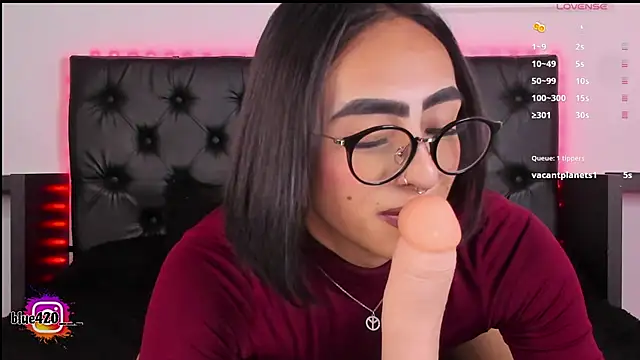 Snapshot of Skyler__blue4 chatting on February 4, 9:49 am Skyler  blue4 online show from February 4, 9:49 am