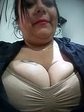 sara pineros online show from November 24, 9:25 pm