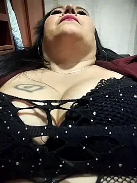 sara pineros online show from December 14, 8:35 pm