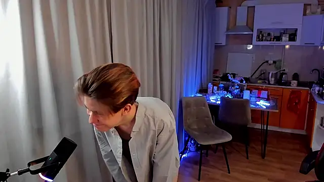 Snapshot of AndrewwCarter2 chatting on March 7, 7:49 pm AndrewwCarter2 online show from March 7, 7:49 pm