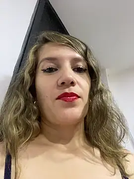 gwen ashly online show from April 21, 9:06 pm