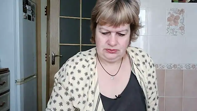 Snapshot of Ettie_Tonia chatting on February 15, 6:23 am Ettie Tonia online show from February 15, 6:23 am