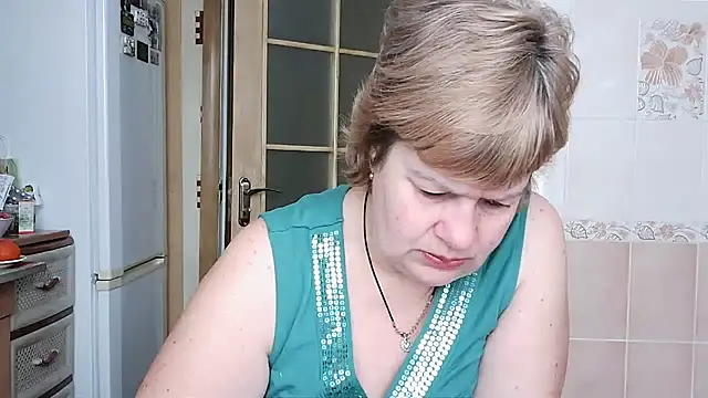 Snapshot of Ettie_Tonia chatting on February 16, 8:32 am Ettie Tonia online show from February 16, 8:32 am