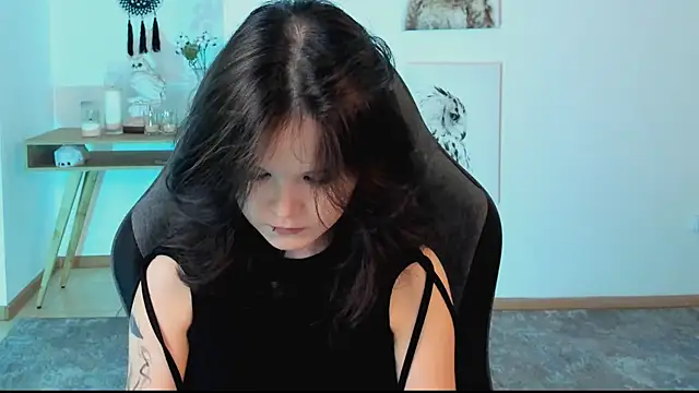 Elainebeness online show from March 11, 7:25 pm