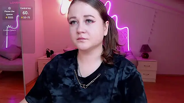 LizzyShine online show from March 10, 5:50 pm