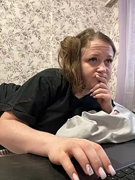 LizzyShine online show from March 18, 3:42 pm