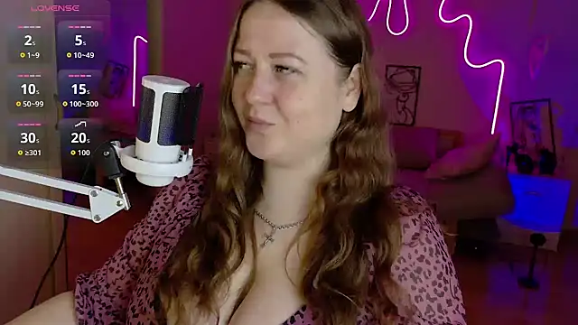 LizzyShine online show from October 28, 8:00 pm