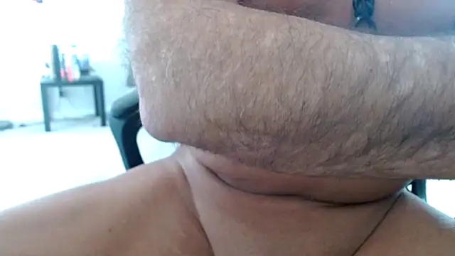 Snapshot of GirthBullger4You chatting on March 13, 8:54 pm GirthBullger4You online show from March 13, 8:54 pm