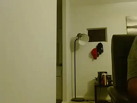 Snapshot of GirthBullger4You chatting on March 21, 6:49 am GirthBullger4You online show from March 21, 6:49 am