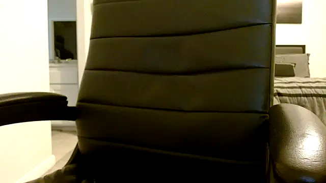 Snapshot of GirthBullger4You chatting on September 22, 5:53 am GirthBullger4You online show from September 22, 5:53 am