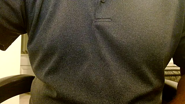 Snapshot of GirthBullger4You chatting on October 8, 4:32 am GirthBullger4You online show from October 8, 4:32 am