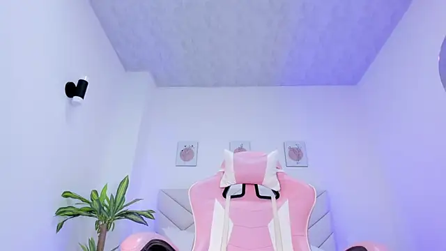 Brittany cute18 online show from January 21, 2:05 pm