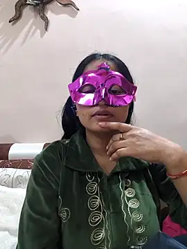 Snapshot of bigtitsqueen chatting on December 15, 8:29 am bigtitsqueen online show from December 15, 8:29 am