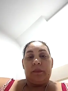 Snapshot of MirandaSoto chatting on February 13, 4:11 am MirandaSoto online show from February 13, 4:11 am