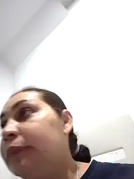 Snapshot of MirandaSoto chatting on February 18, 3:53 am MirandaSoto online show from February 18, 3:53 am