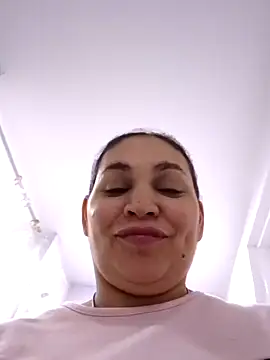 Snapshot of MirandaSoto chatting on February 22, 3:47 pm MirandaSoto online show from February 22, 3:47 pm