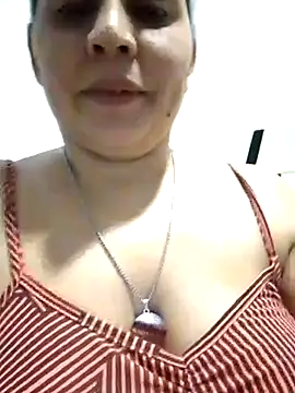 Snapshot of MirandaSoto chatting on February 26, 3:21 am MirandaSoto online show from February 26, 3:21 am