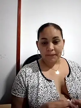 Snapshot of MirandaSoto chatting on March 12, 3:57 am MirandaSoto online show from March 12, 3:57 am