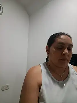 Snapshot of MirandaSoto chatting on September 17, 4:03 am MirandaSoto online show from September 17, 4:03 am