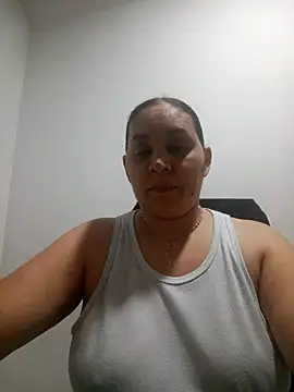 Snapshot of MirandaSoto chatting on September 18, 4:03 am MirandaSoto online show from September 18, 4:03 am