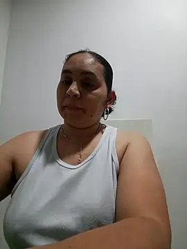 Snapshot of MirandaSoto chatting on October 24, 3:58 am MirandaSoto online show from October 24, 3:58 am