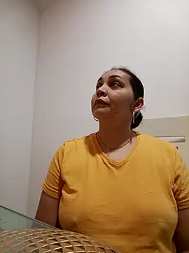 Snapshot of MirandaSoto chatting on December 2, 3:34 am MirandaSoto online show from December 2, 3:34 am