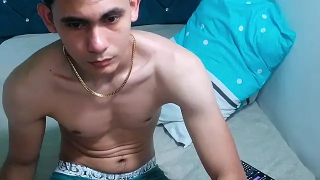 Snapshot of alexispaez457062 chatting on December 30, 12:43 am alexispaez457062 online show from December 30, 12:43 am