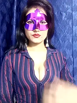 Stripy Doll online show from December 3, 1:54 pm