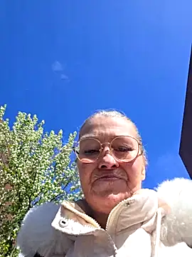 lisalustjouw online show from April 16, 10:49 am