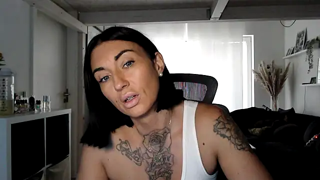 IntiMia online show from October 13, 7:08 am