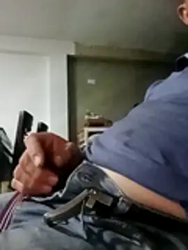 Snapshot of luchoarr chatting on December 4, 2:32 am luchoarr online show from December 4, 2:32 am