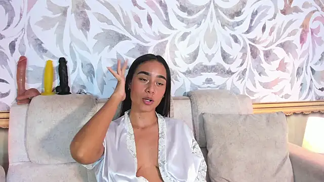 Snapshot of sheyla_sweet18 chatting on December 15, 1:57 am sheyla sweet18 online show from December 15, 1:57 am