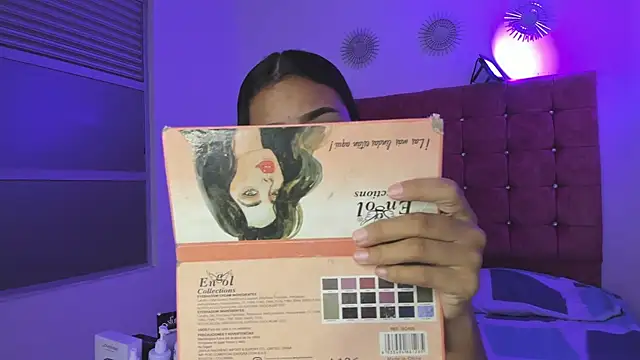 Snapshot of sheyla_sweet18 chatting on March 4, 12:44 pm sheyla sweet18 online show from March 4, 12:44 pm