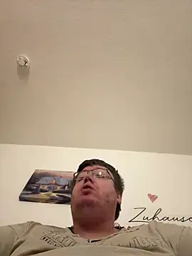 Snapshot of der_alex38 chatting on February 24, 7:45 pm der alex38 online show from February 24, 7:45 pm