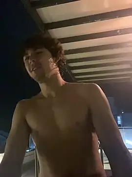 Snapshot of Luca_ferrer_ chatting on March 19, 7:40 am Luca ferrer online show from March 19, 7:40 am