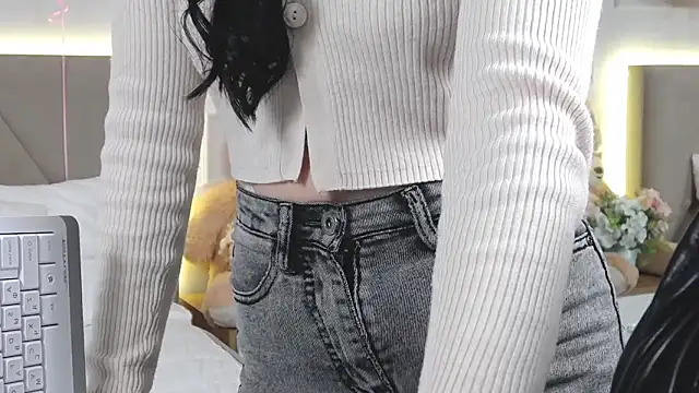 LeilaLow online show from February 15, 12:01 pm