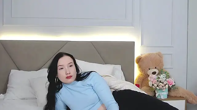 LeilaLow online show from February 25, 12:13 pm