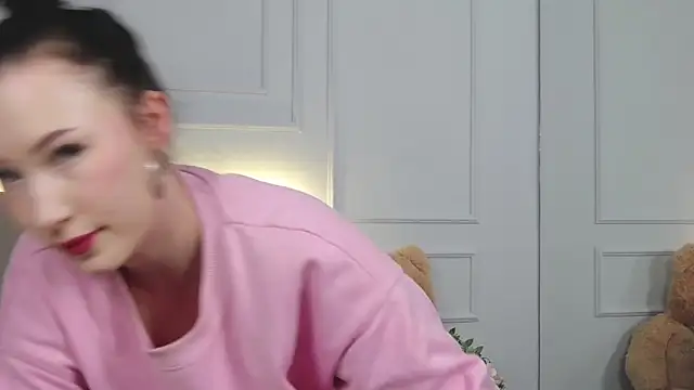 LeilaLow online show from February 27, 11:20 am