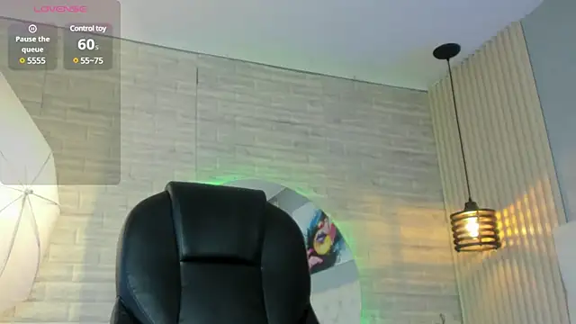 nicole  parker1 online show from February 12, 12:22 pm