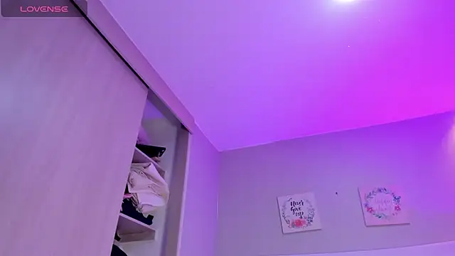 nicole  parker1 online show from April 25, 5:21 pm