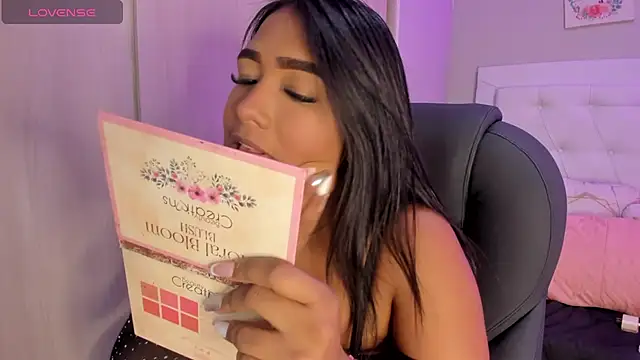 nicole  parker1 online show from April 27, 2:04 pm