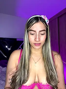 Snapshot of Issabela_G1 chatting on December 2, 4:53 am Issabela G1 online show from December 2, 4:53 am