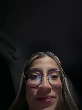 Snapshot of Issabela_G1 chatting on December 5, 1:25 am Issabela G1 online show from December 5, 1:25 am