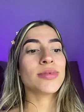 Snapshot of Issabela_G1 chatting on December 6, 7:32 am Issabela G1 online show from December 6, 7:32 am