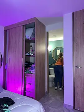 Snapshot of Issabela_G1 chatting on December 10, 6:44 am Issabela G1 online show from December 10, 6:44 am