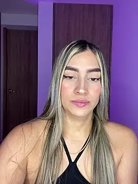 Snapshot of Issabela_G1 chatting on December 14, 2:45 am Issabela G1 online show from December 14, 2:45 am